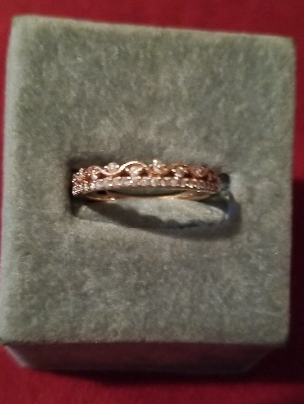 10K Rosegold Band with Diamonds